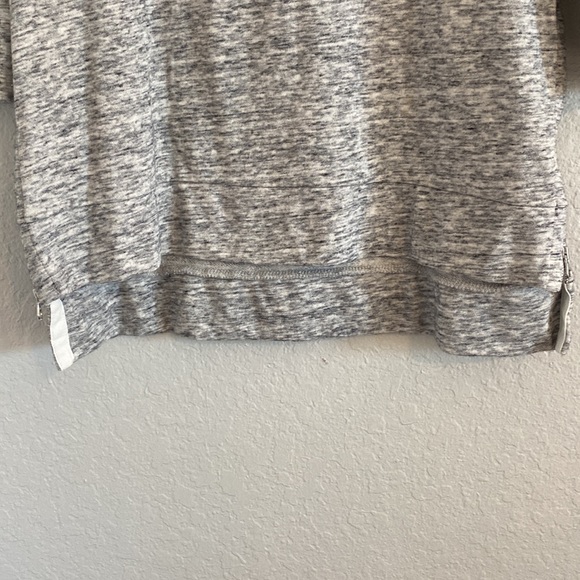 Classy yet sexy sweater w/ zipper sides - Picture 4 of 8